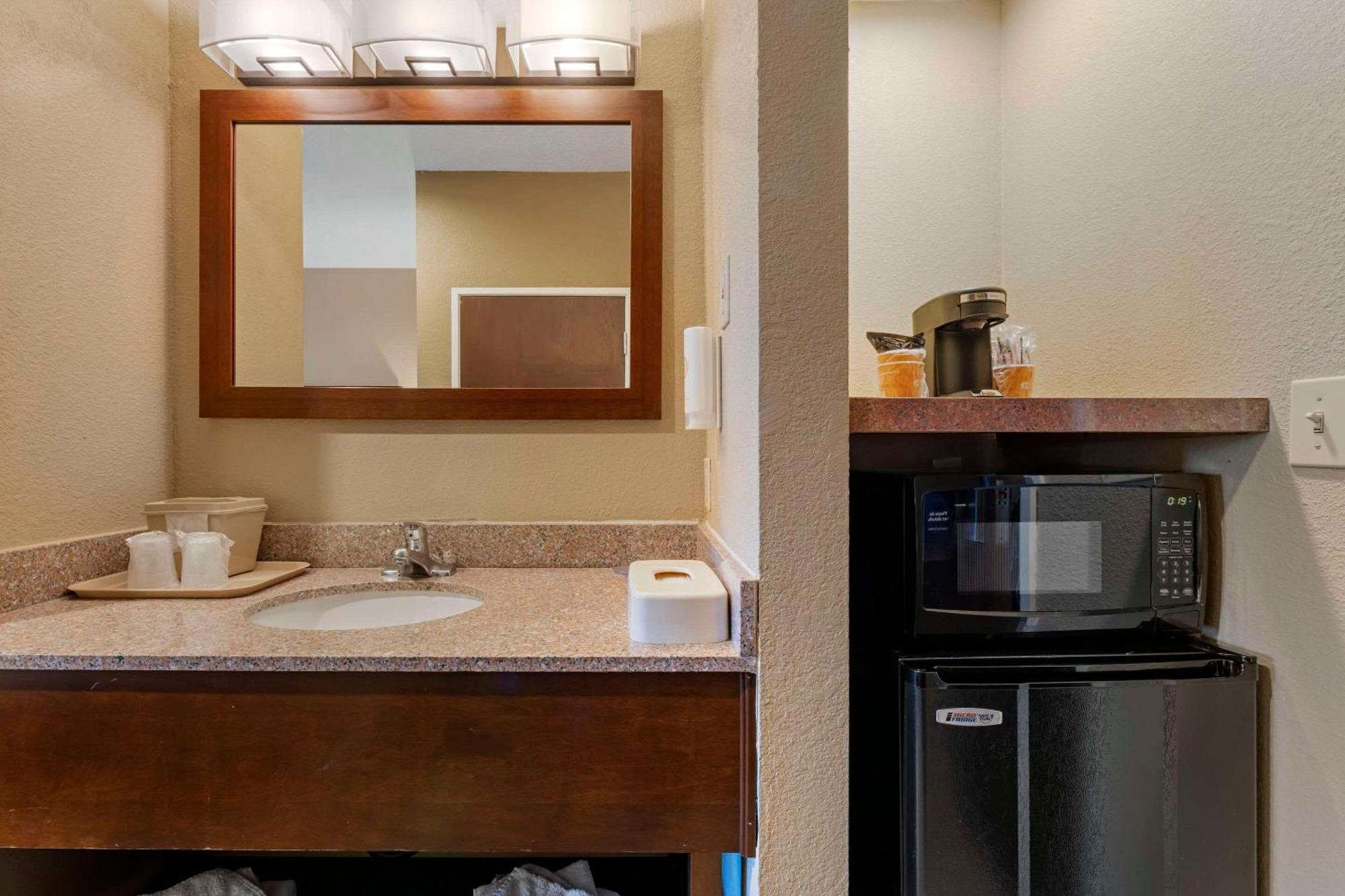 Comfort Inn Lathrop Stockton Airport Bagian luar foto