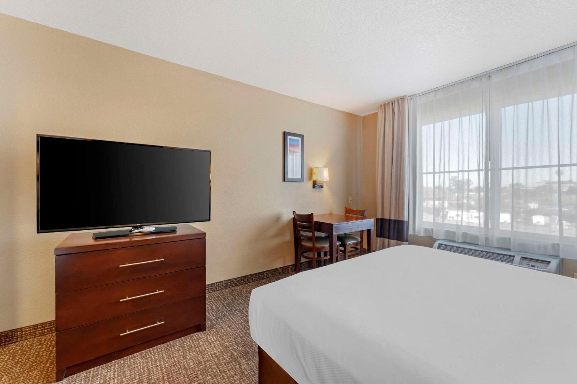 Comfort Inn Lathrop Stockton Airport Bagian luar foto